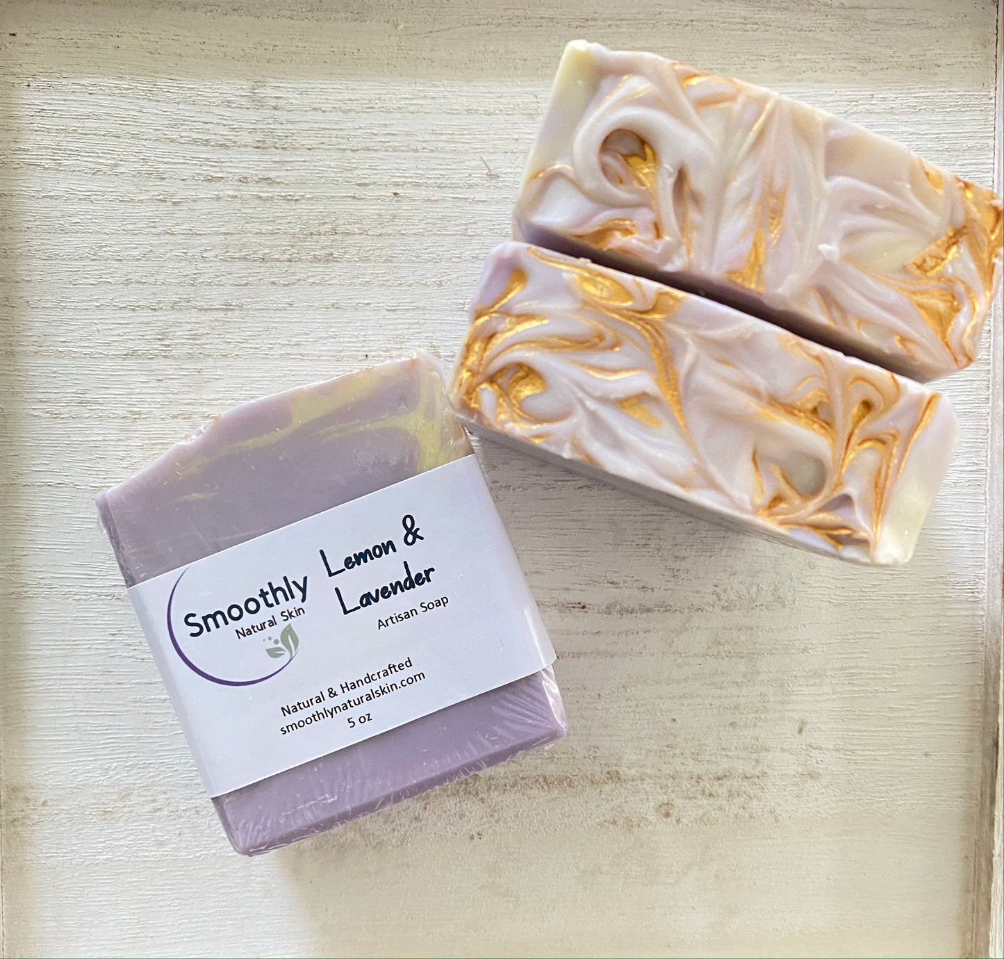 Our Lemon Lavender Soap has a garden-fresh blend which opens with bright lemon and sweet orange. The citrus tones are lifted with eucalyptus as they lead to a classic lavender bouquet at the heart of the scent. Shimmering green accents create an intriguing freshness for the floral element. Smoothly Natural Skin