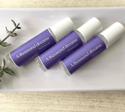 A thousand dreams roll on perfume oil has a fruity and floral notes over a combination of musk, sandalwood and amber to add a delicate sensual touch.