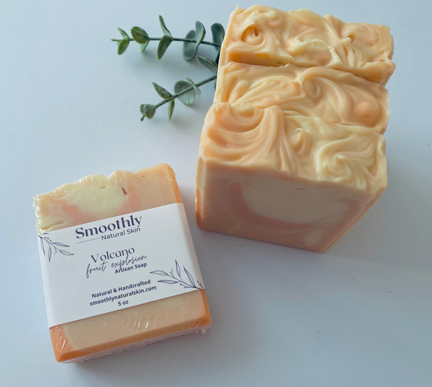 These soap has a refreshing tropical scent with hints of fruity and floral aromas to energize you at any time of the day.